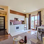 Apartment Cozy In With Swimming Pool