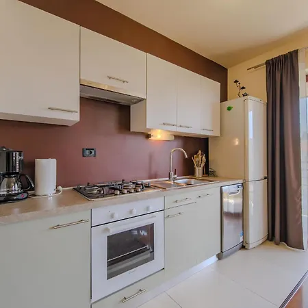 Awesome In With Wifi Apartment Pula