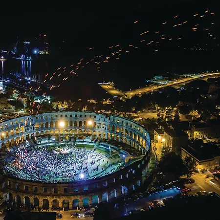 Awesome In With Wifi Apartment Pula