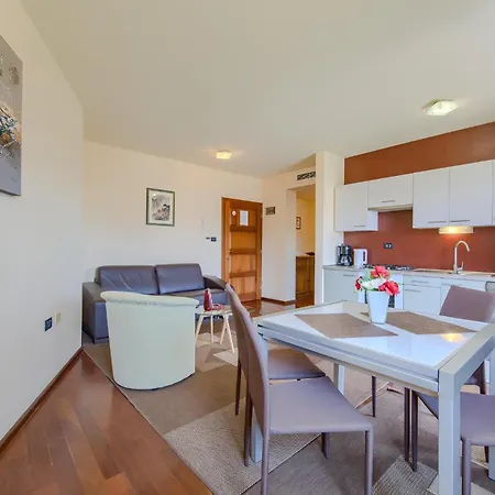 Appartement 1 Bedroom Stunning In Pula