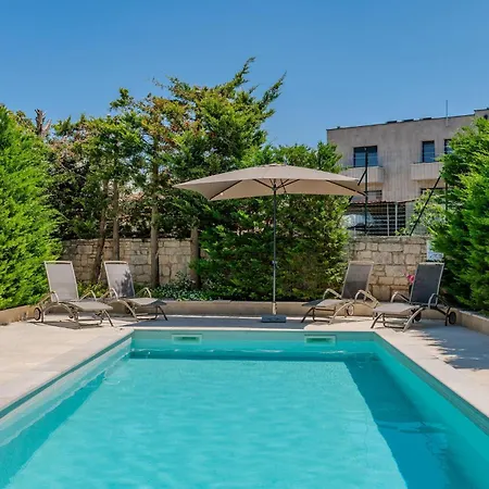 1 Bedroom Stunning In