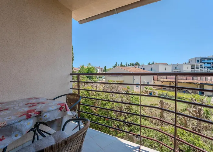 Appartamento Awesome In With Wifi Pola