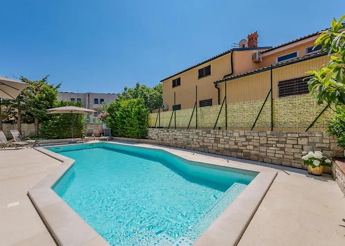 Appartamento Awesome In With Wifi Pola