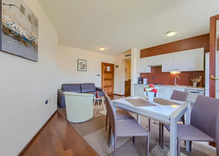 Appartamento Awesome In With Wifi Pola